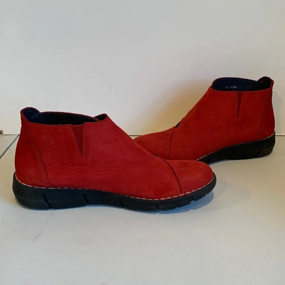 Jungla Women’s Size 40 (9-9.5) Red Nubuck Suede Wrap Around Zip Ankle Boots